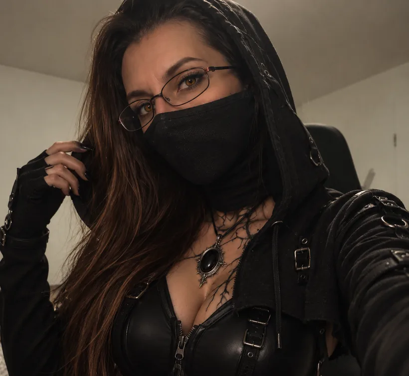 Nemoria Blackthrone in a black hood and mask, with golden eyes
